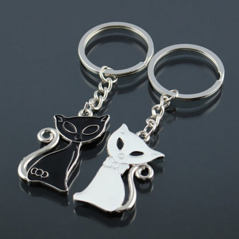 Hot Sale Cute Couple Cat Keychain for Lovers Alloy Fashion Enamel Trinket Ring For Car Key Chain The Birthday Gift llaveros